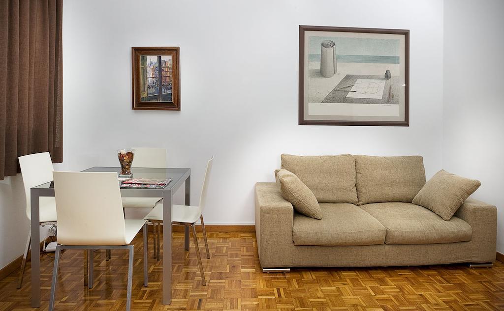 Classbedroom Gaudi Apartments Barcelona Room photo